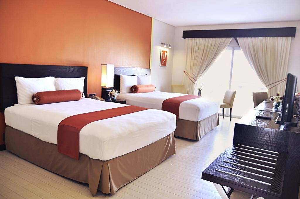 Thunderbird Resorts - Poro Point San Fernando City  Dış mekan fotoğraf