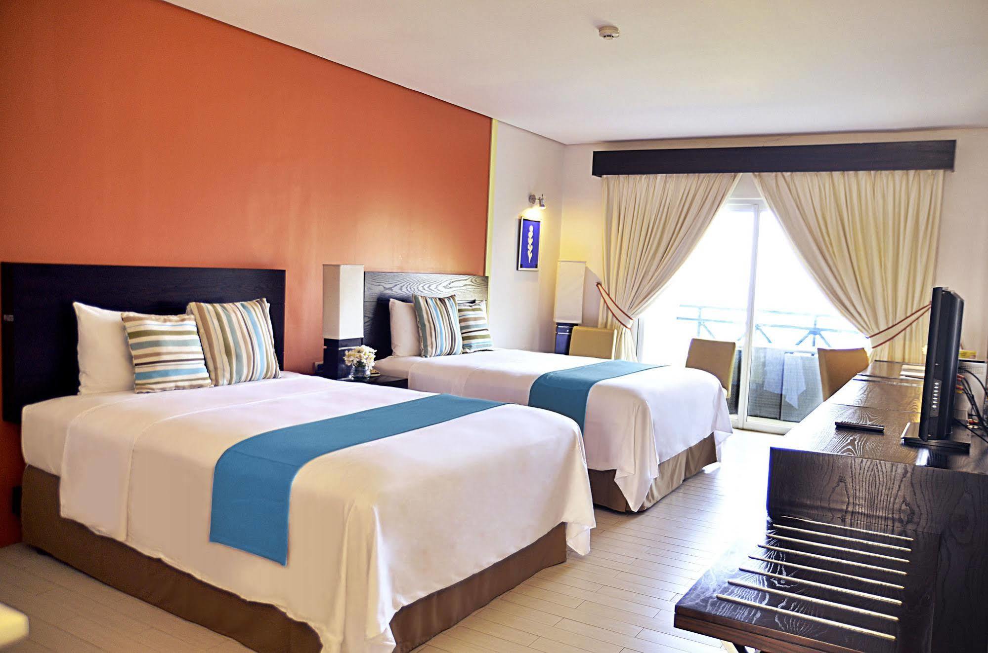 Thunderbird Resorts - Poro Point San Fernando City  Dış mekan fotoğraf